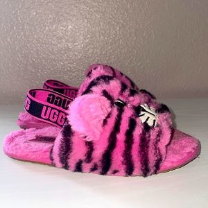 SOLD🔴UGG Slippers (Girls)